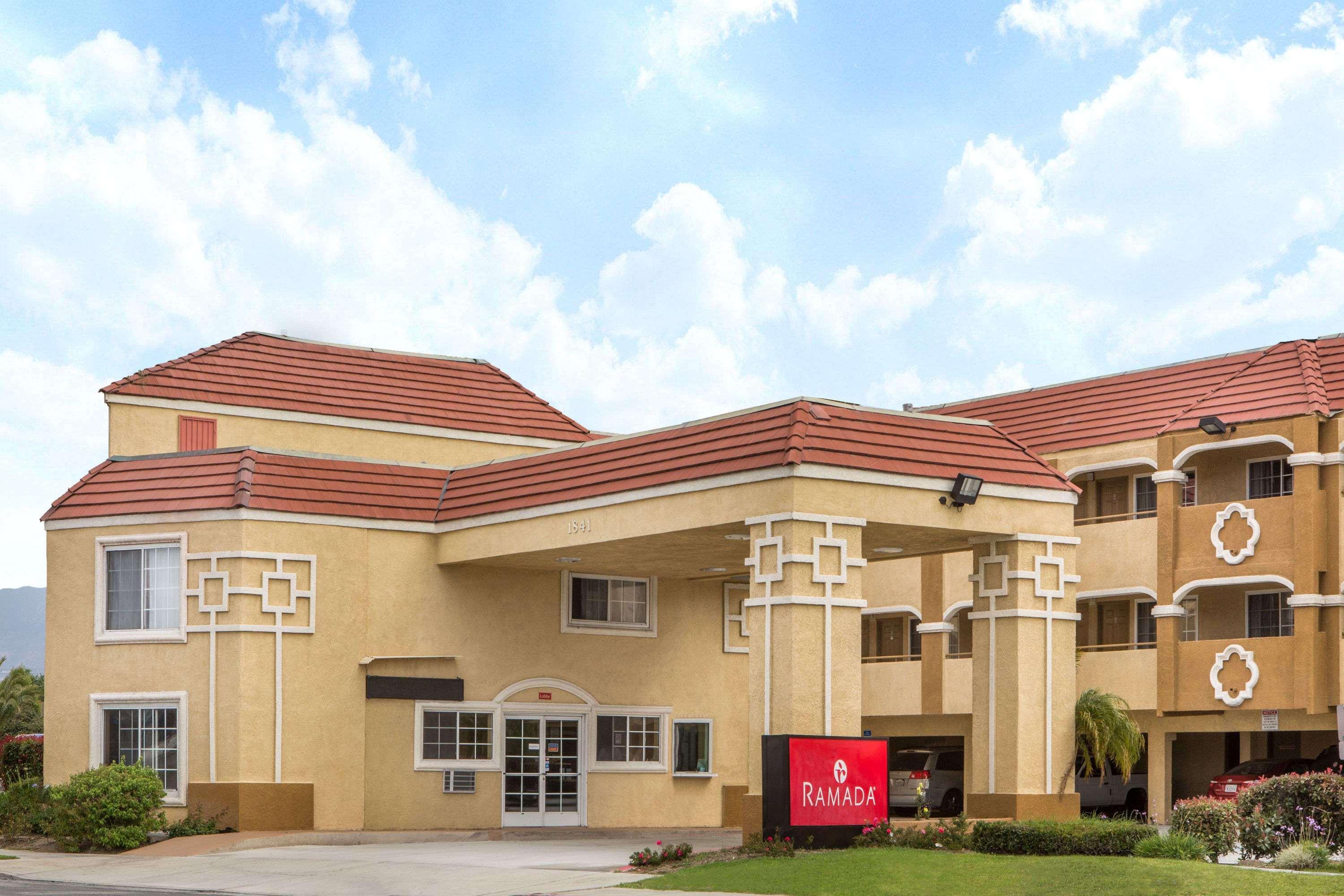Ramada By Wyndham Ontario Hotel Exterior foto
