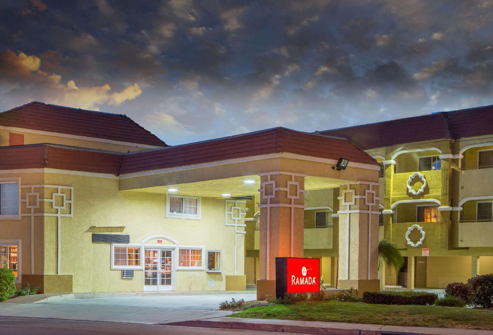 Ramada By Wyndham Ontario Hotel Exterior foto