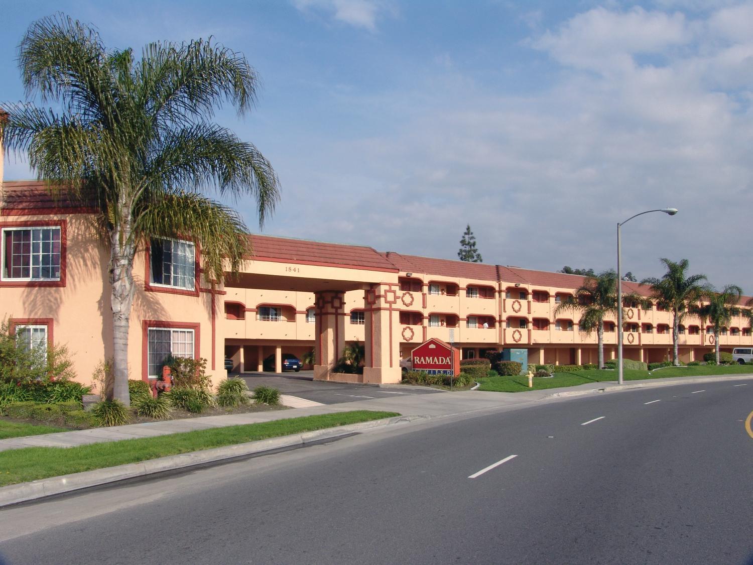 Ramada By Wyndham Ontario Hotel Exterior foto