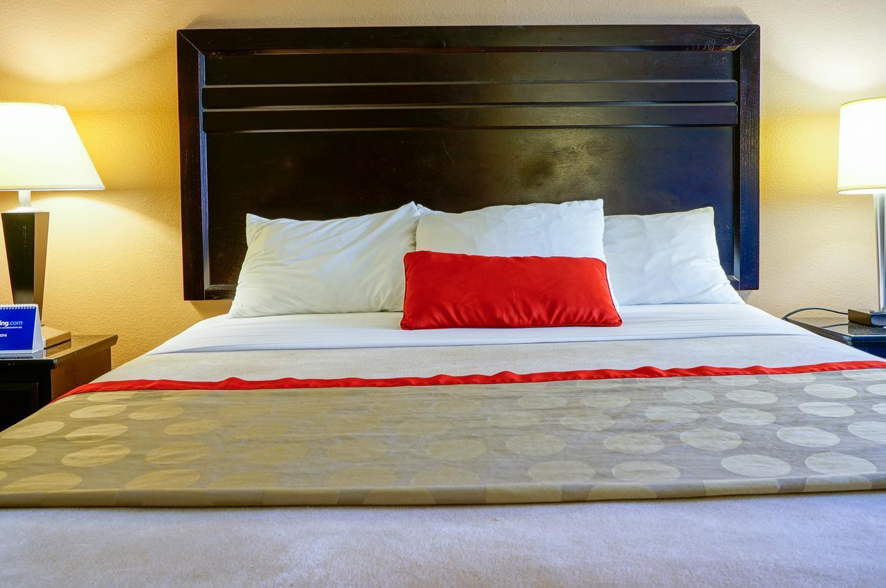 Ramada By Wyndham Ontario Hotel Quarto foto