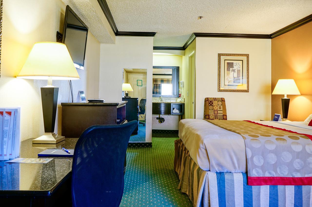 Ramada By Wyndham Ontario Hotel Quarto foto